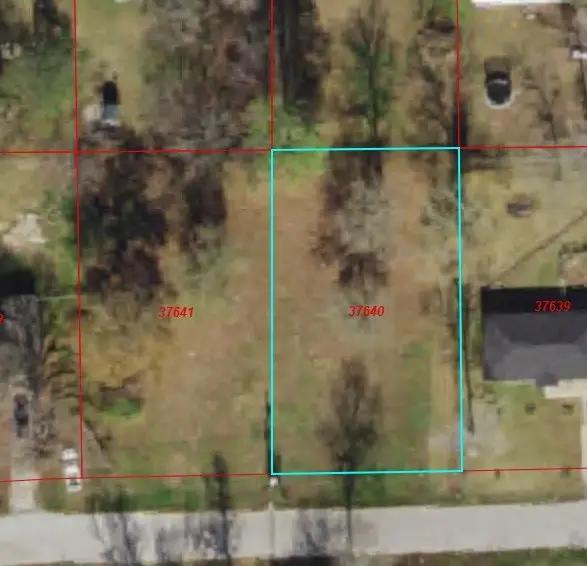 128 Town And Country Drive, Huntsville, TX 77320 - Image #1