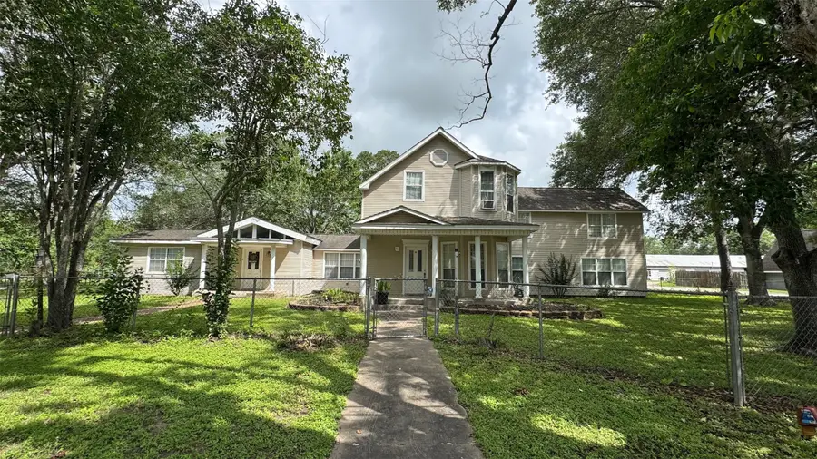 411 Church Street, El Campo, TX 77437 - #2