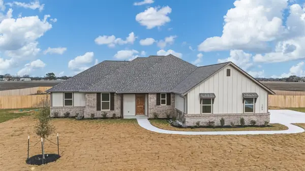 105 Court Side Drive, Snook, TX 77879