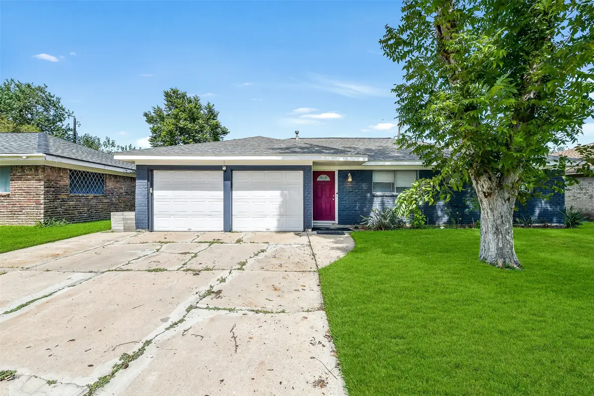 2910 19th Avenue N, Texas City, TX 77590 - Image #1