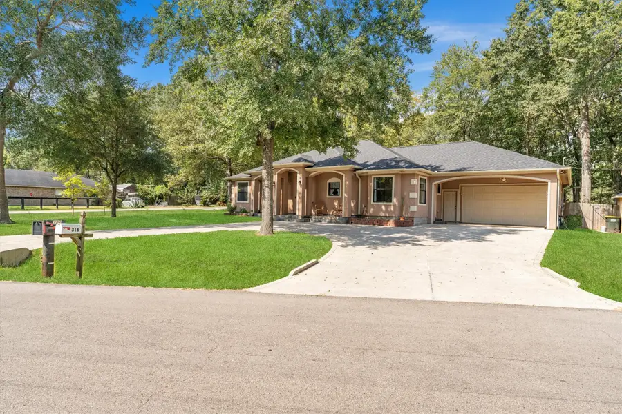 318 Shawnee Drive, Montgomery, TX 77316 - #2