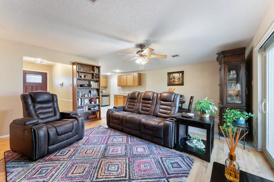 304 Hildred Avenue, Conroe, TX 77303 - Image #2