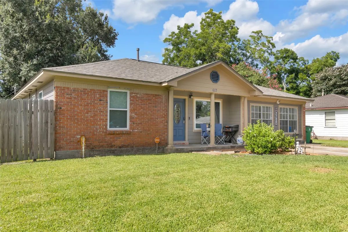 617 Catalpa Street, Angleton, TX 77515 - #1