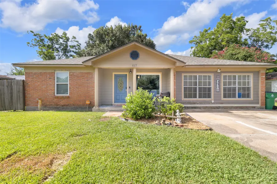 617 Catalpa Street, Angleton, TX 77515 - #2