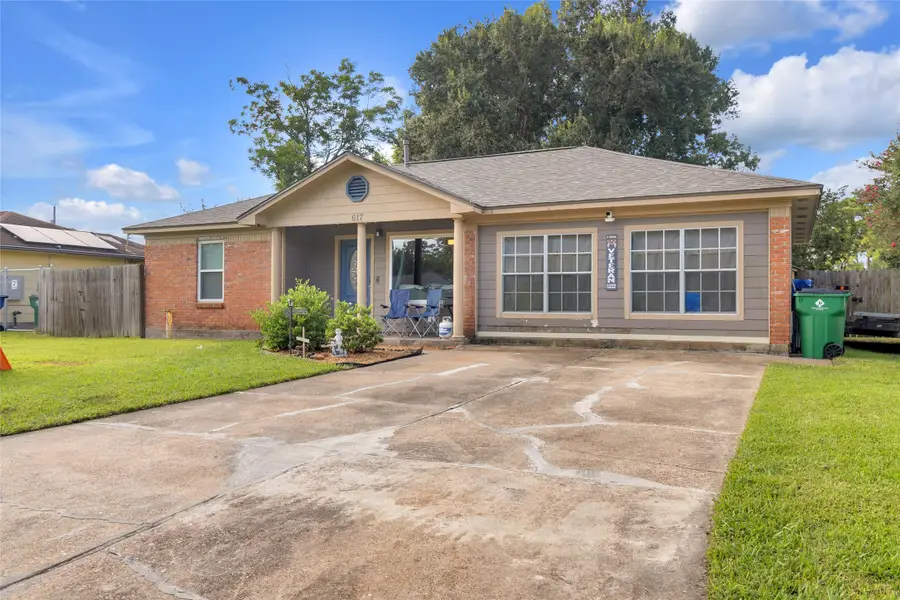 617 Catalpa Street, Angleton, TX 77515 - #3