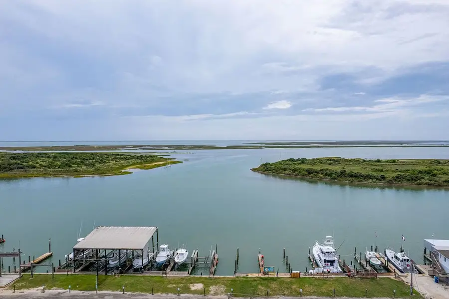 1402 W Commerce Street #2, Port O Connor, TX 77982 - #3
