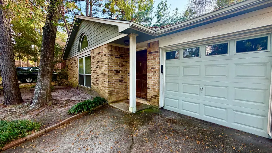 98 E Mistybreeze Circle, The Woodlands, TX 77381 - Image #3