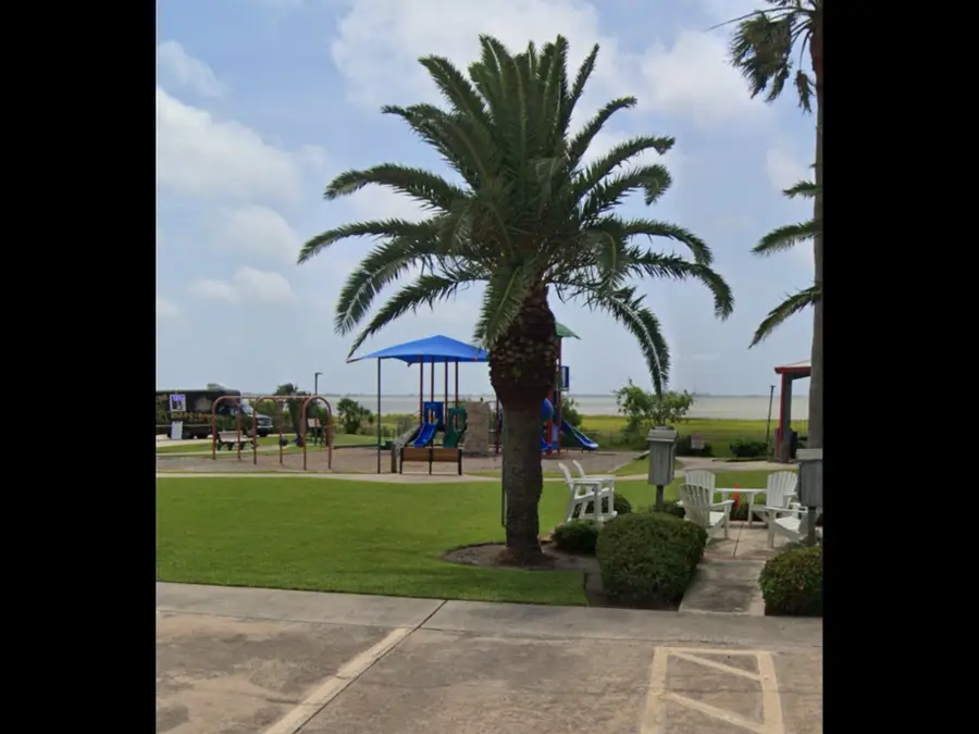 35 Tiki Drive, Tiki Island, TX 77554 - Image #3