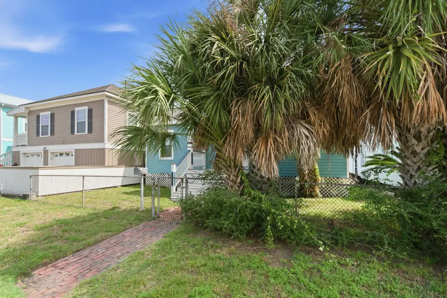 1213 Avenue M 1/2, Galveston, TX 77550 - #3