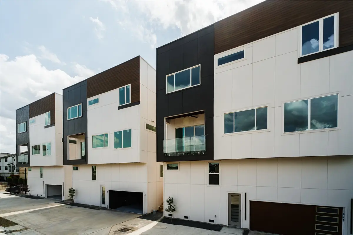 1053 W 15th 1/2 Street, Houston, TX 77008 - Image #1