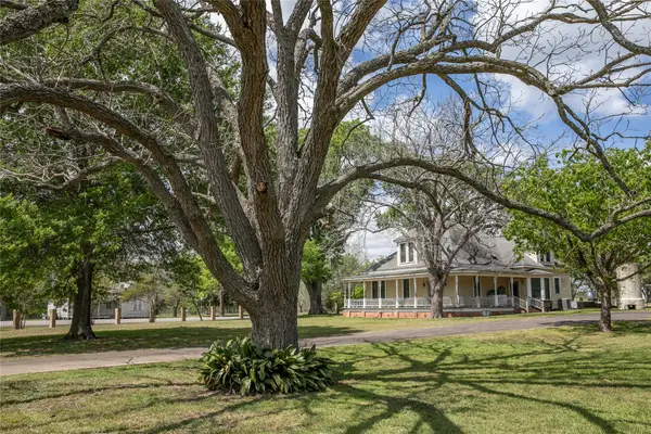 5655 Main Street, Chappell Hill, TX 77426