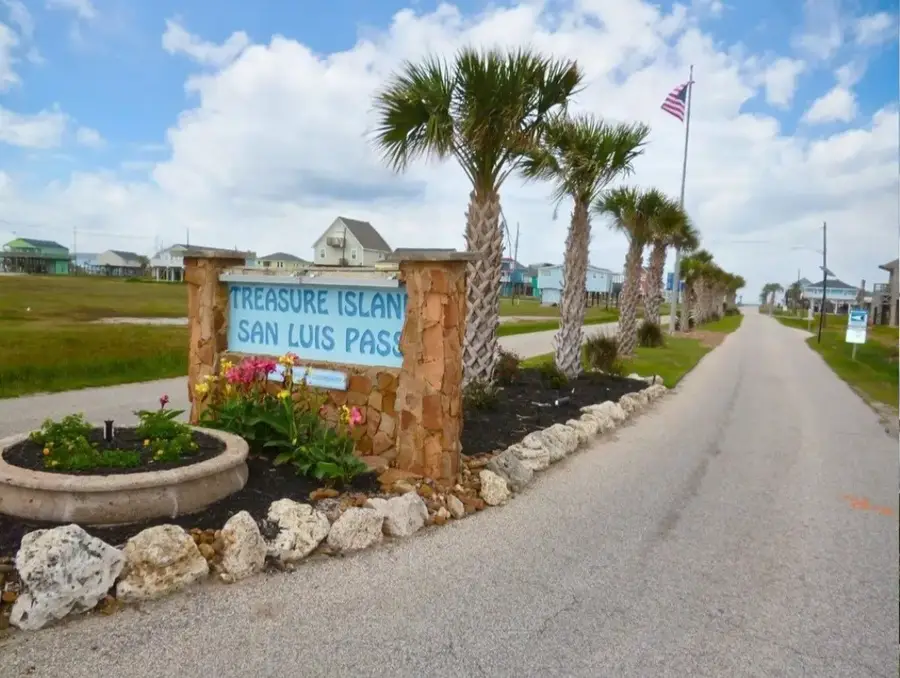 13226 Buccaneer Parkway, Freeport, TX 77541 - #3