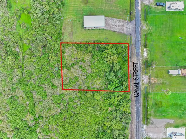 1054 Canal, Gilchrist, TX 77617