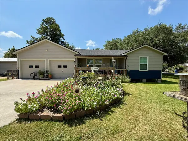 317 Crews Way, West Columbia, TX 77486