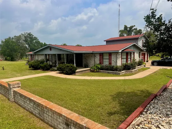 201 Kennard Street, Buffalo, TX 75831