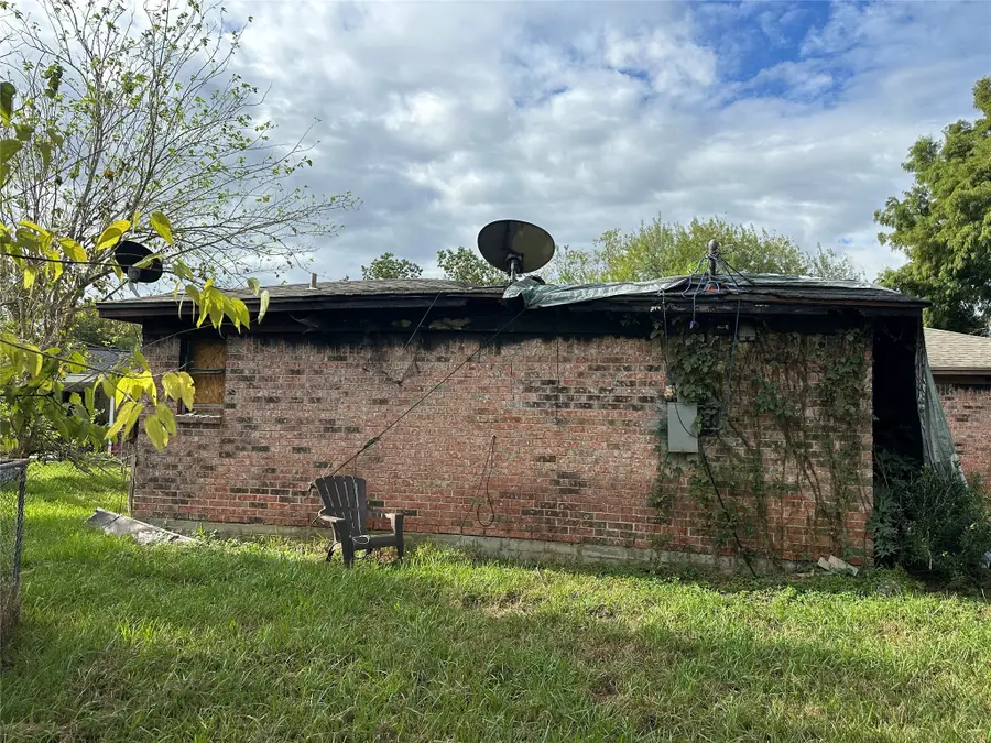 610 Linda Lane, Alvin, TX 77511 - Image #3