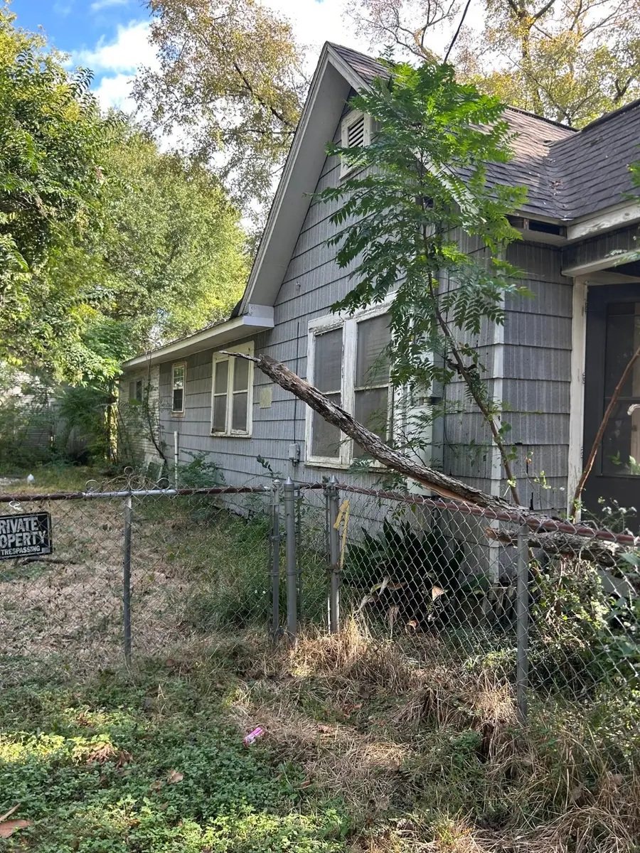 109 S 7th Street, Highlands, TX 77562 - Image #2