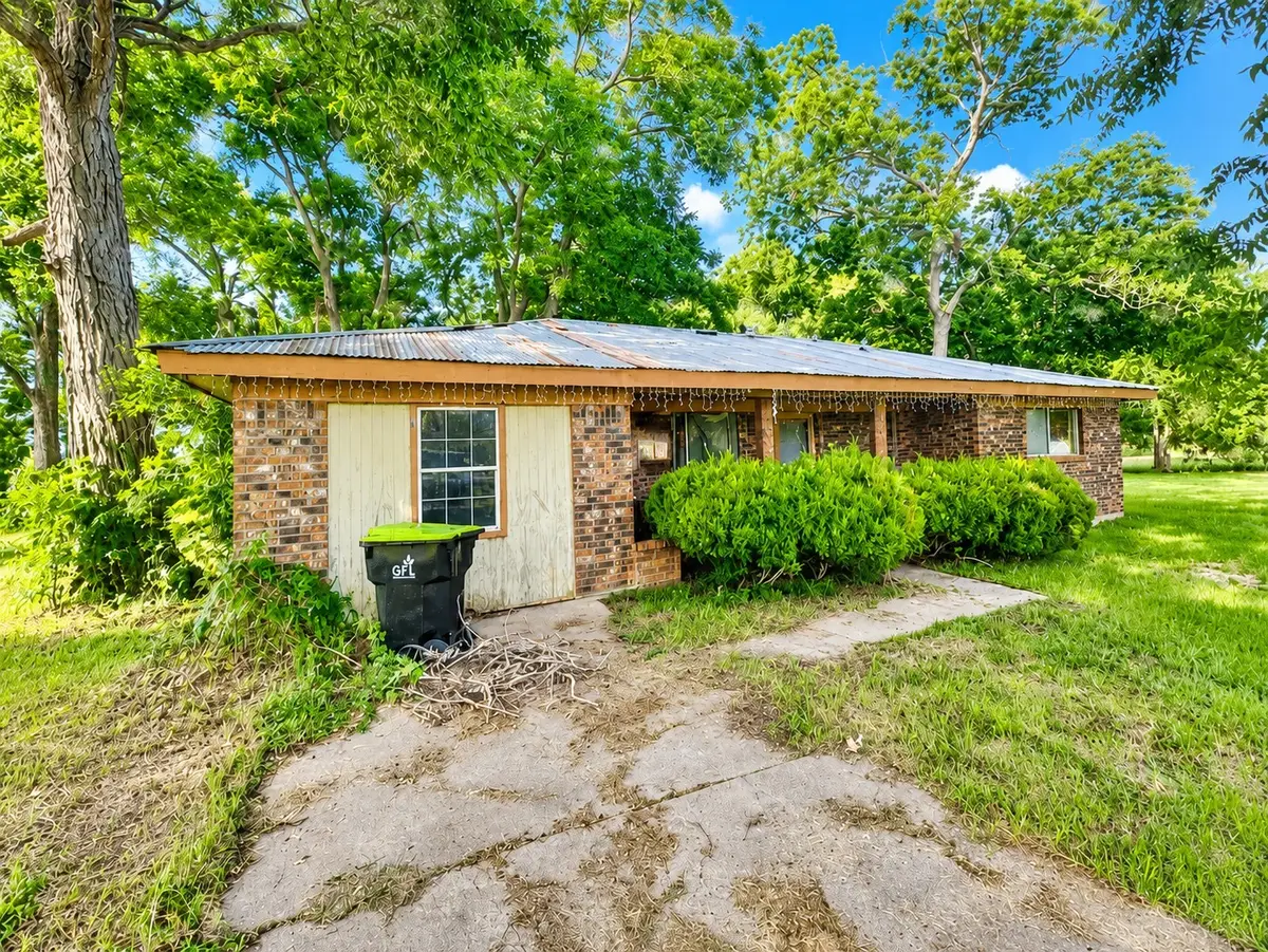 905 E Columbus Drive, Wharton, TX 77488 - #1