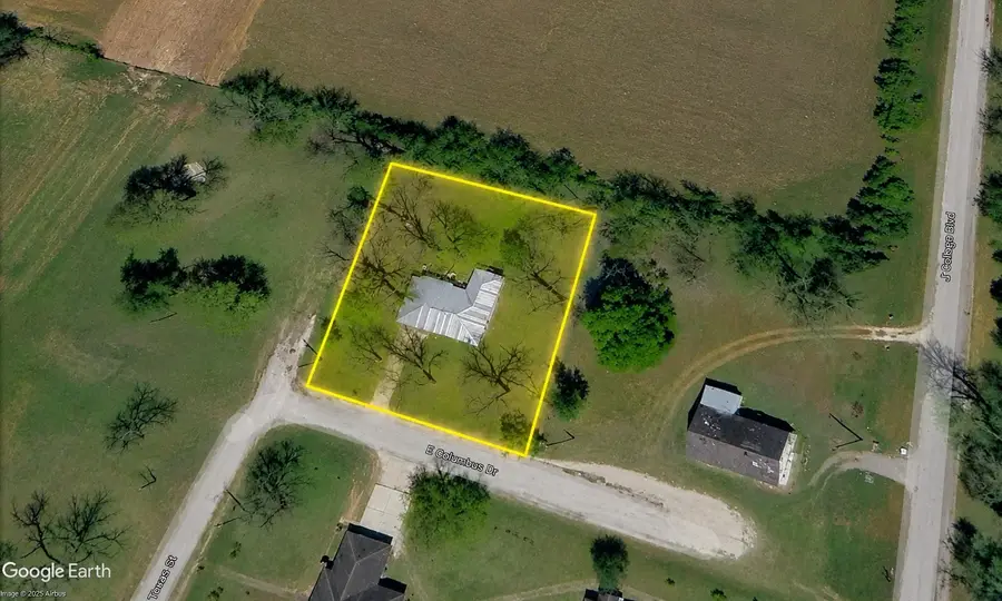 905 E Columbus Drive, Wharton, TX 77488 - #2