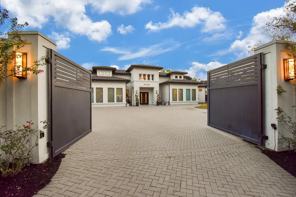 32 E Shady Lane, Houston, TX 77063 - Image #1