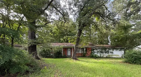 2103 E Houston Avenue, Crockett, TX 75835