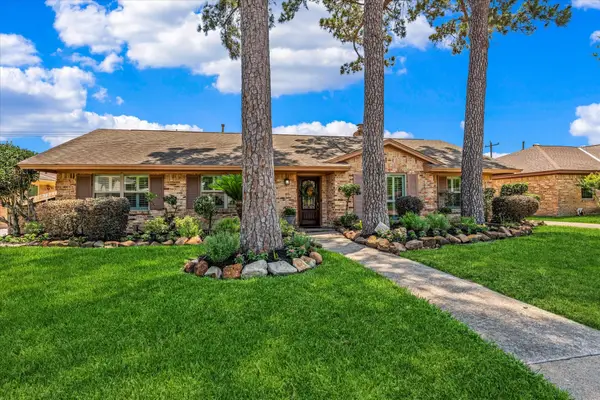 983 W Donovan Street, Houston, TX 77091