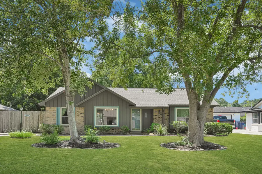 307 Winding Road, Friendswood, TX 77546 - #2