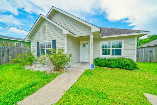 319 Dreamland Avenue, Crosby, TX 77532