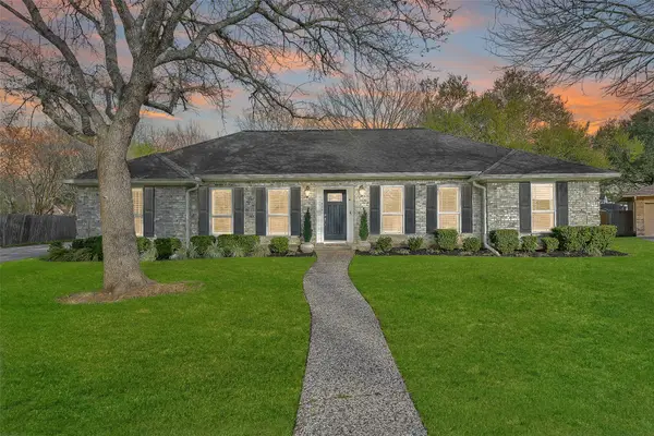 1909 Hunt Drive, Friendswood, TX 77546