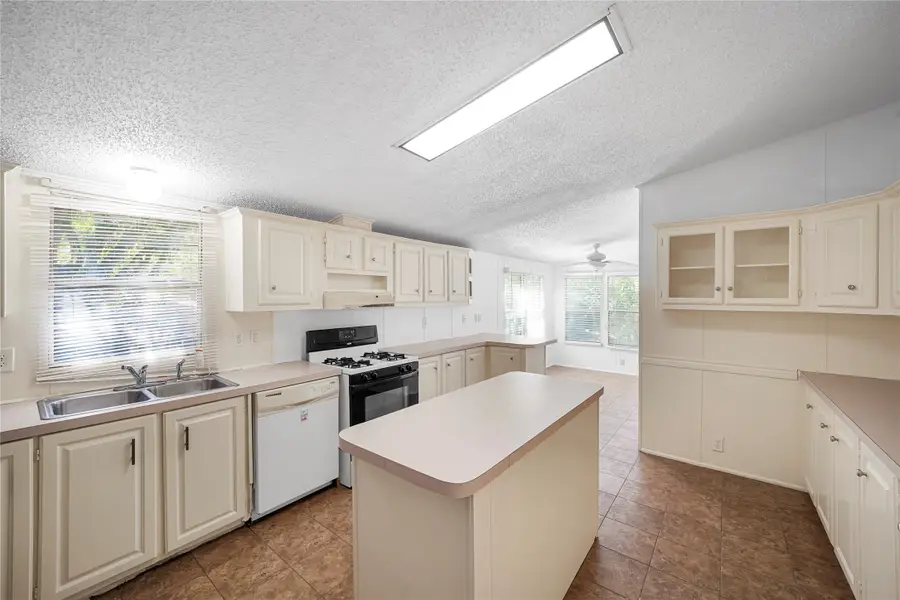 3614 College Street, Damon, TX 77430 - Image #2