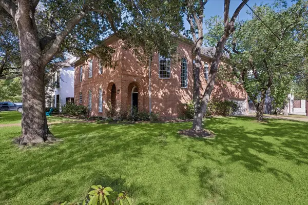 551 S 2nd Street, Bellaire, TX 77401