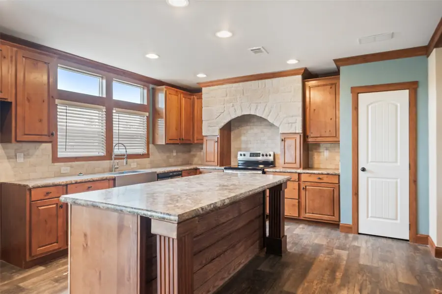 18284 Bellfounder Drive, Conroe, TX 77306 - Image #2