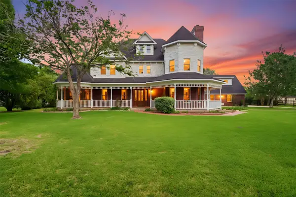 1301 W Viejo Drive, Friendswood, TX 77546