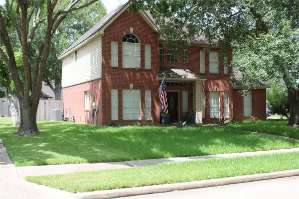 1704 Falcon Ridge Boulevard, Friendswood, TX 77546