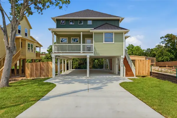 733 S Carroll Street, La Porte, TX 77571