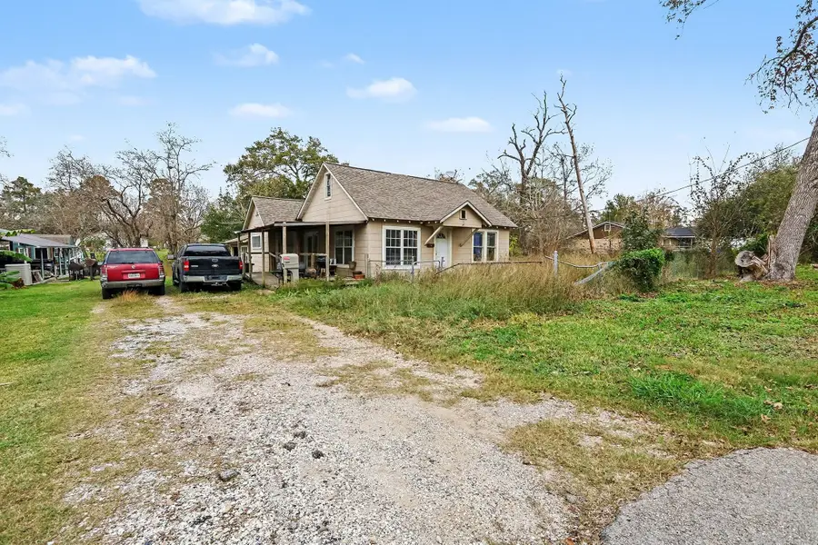 1012 Clear Lake Road, Highlands, TX 77562 - Image #2
