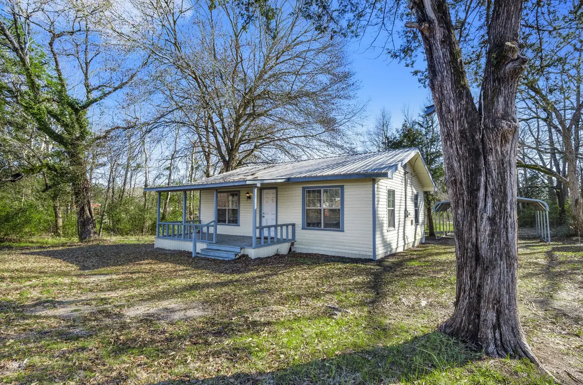 472 E Main Street, Zavalla, TX 75980 - Image #1