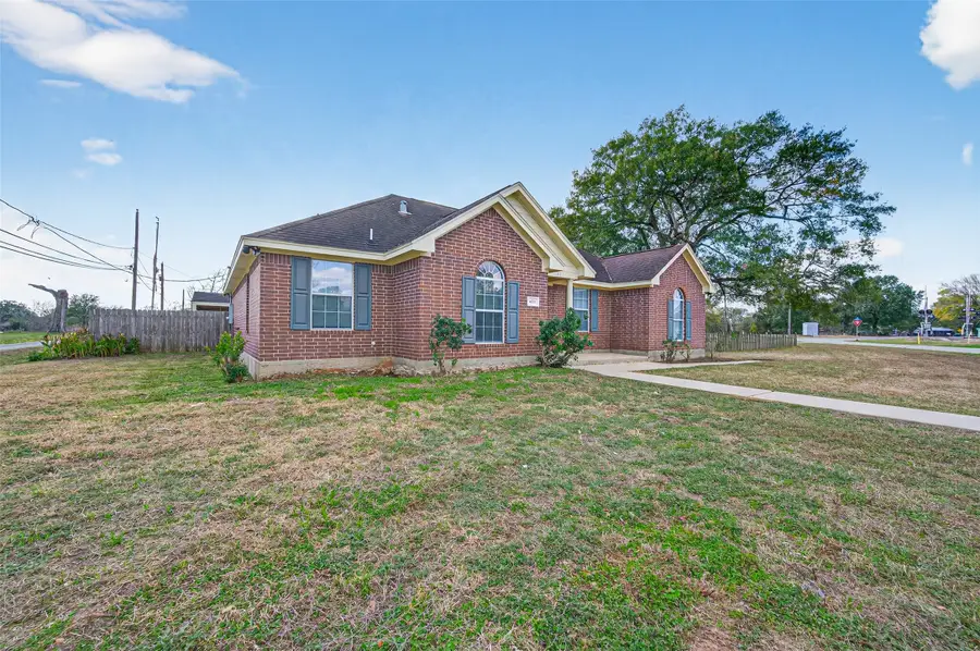 653 Nelson Street, Sealy, TX 77474 - Image #3