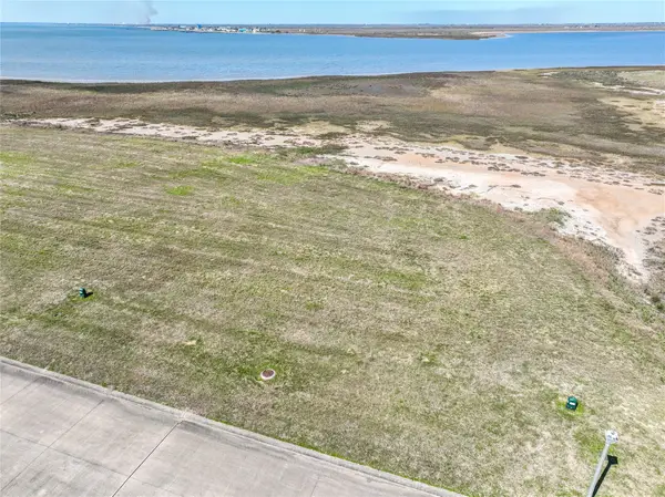 3204 Camp Hulen Drive, Palacios, TX 77465