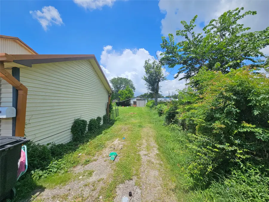 712 Oak Avenue, Highlands, TX 77562 - #2