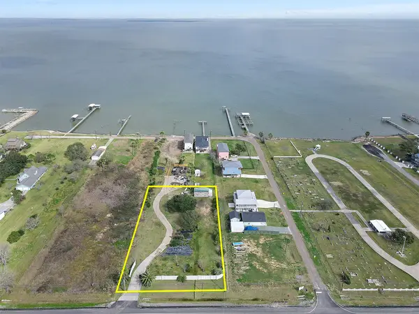 2222 E Bayshore Drive, Dickinson, TX 77539