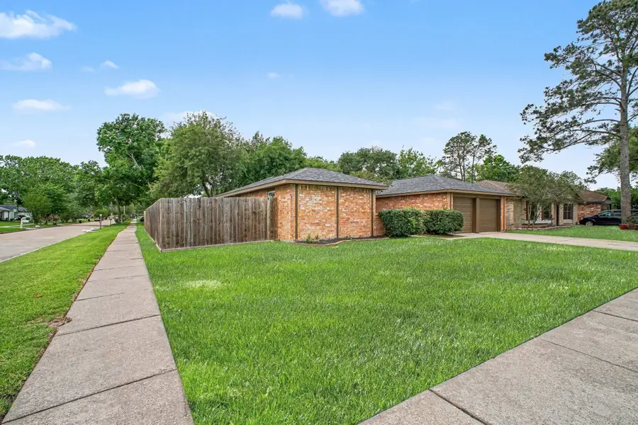 613 Dixie Drive, League City, TX 77573 - #2
