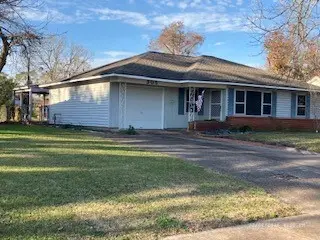 305 Wisteria Street, Lake Jackson, TX 77566