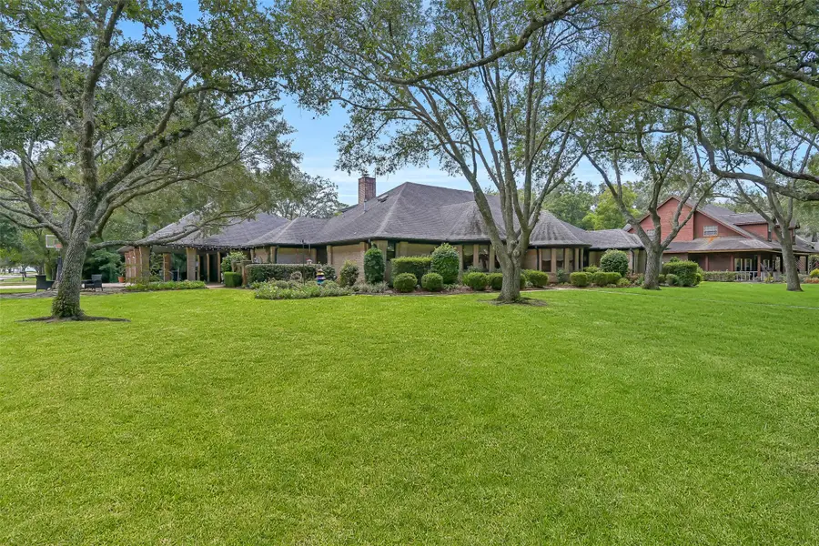 203 W Spreading Oaks Avenue, Friendswood, TX 77546 - #3