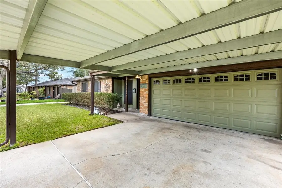 114 W Vaughn Lane, Deer Park, TX 77536 - #2