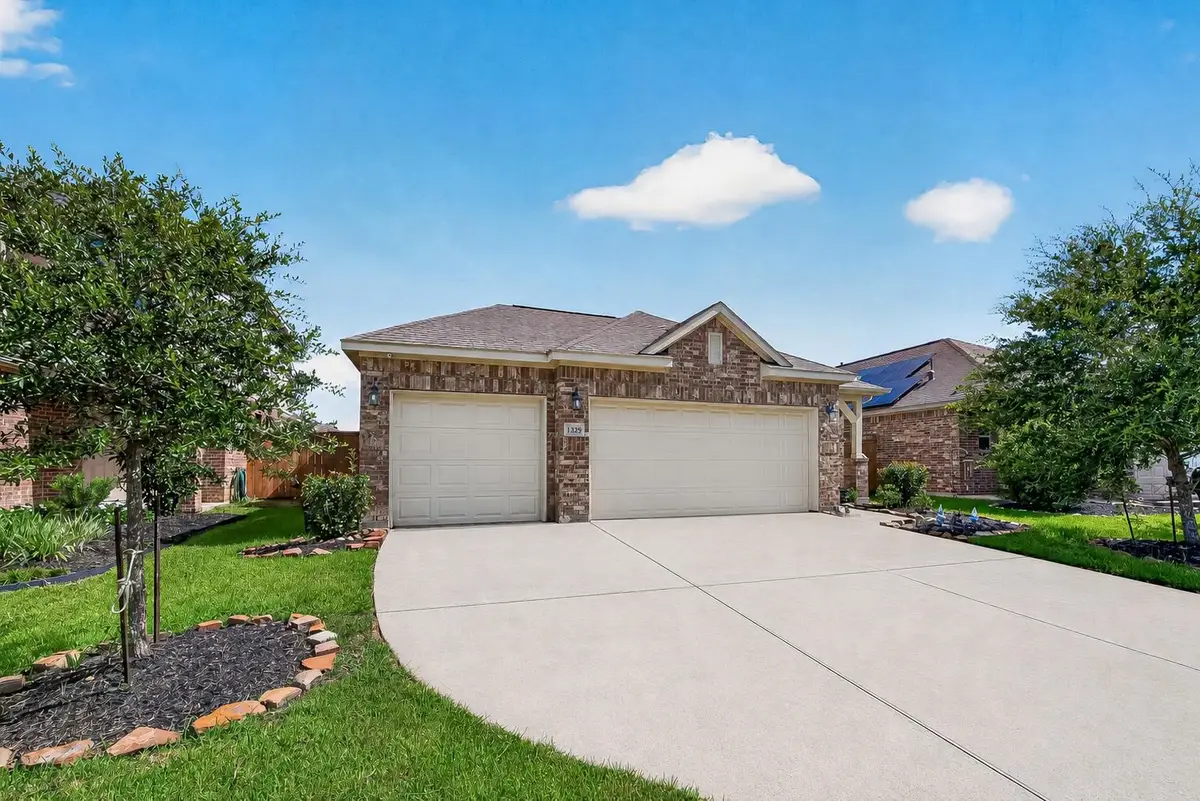 1329 Red Hills Drive, Rosharon, TX 77583 - #1