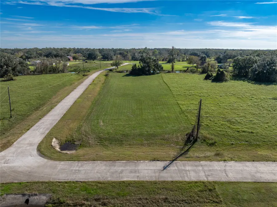 1507 Frontier Trail, Angleton, TX 77515 - Image #2