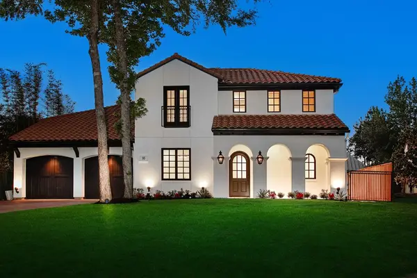 10 Libretto Court, The Woodlands, TX 77382