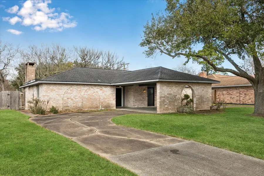 308 Brandywyne Drive, Friendswood, TX 77546 - Image #2