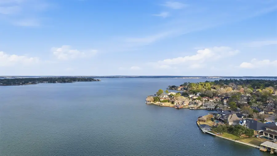 135 April Point Drive S, Conroe, TX 77356 - Image #2